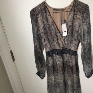 Cynthia Vincent sheer snake lace dress size S-P.